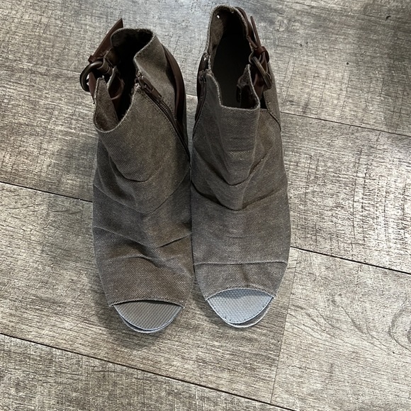 Blowfish womens size 11 wedge booties - Picture 4 of 5